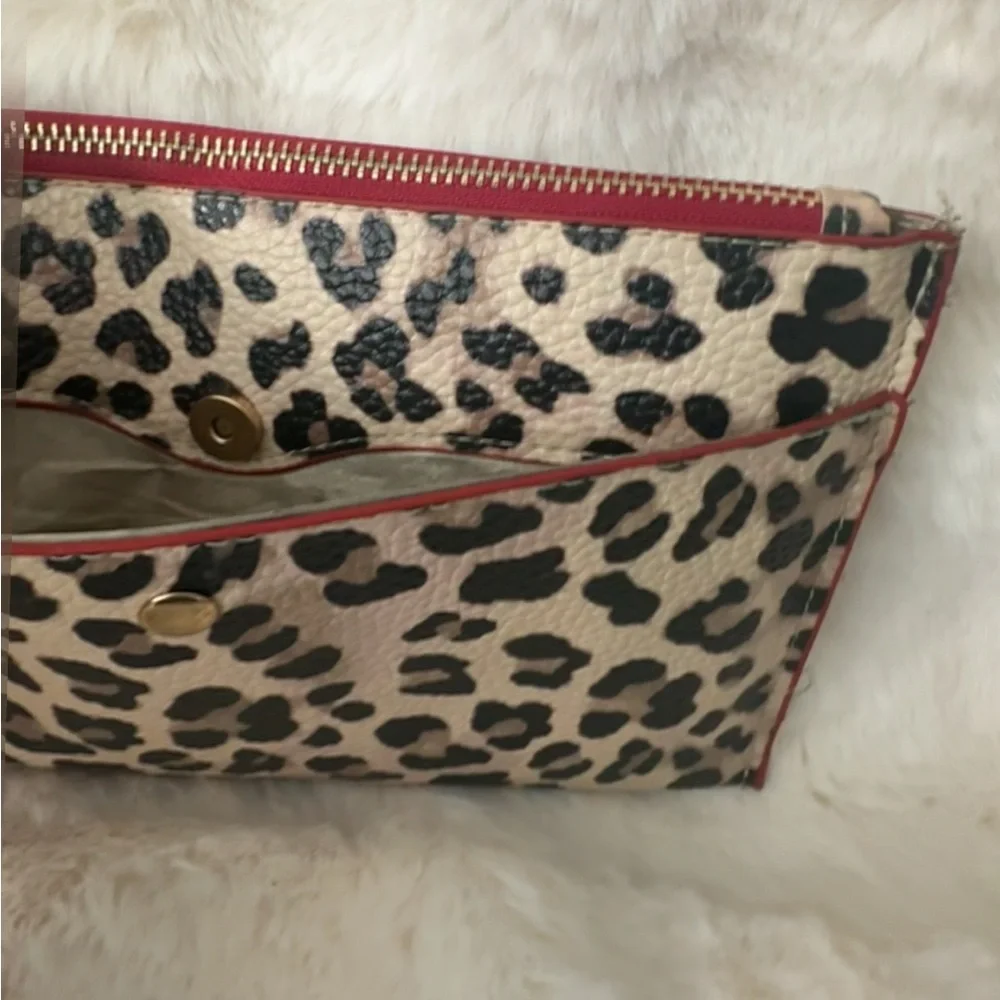 NEW- VEGAN LEOPARD PRINT & LIPSTICK RED TRIMMED CLUTCH WRISTLET